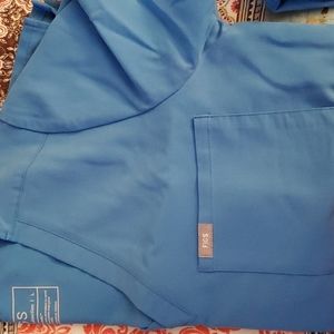 Figs scrubs Top L